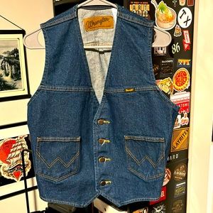 Mens Denim Vest Wrangler! Size small! Brand New! No tags!